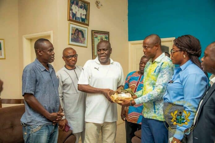 Sellas Tetteh receives GHC50K from gov't