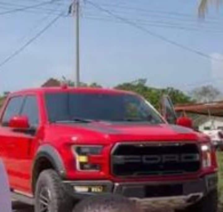 GHANAGOSSIPS Nana Ama Mcbrown displays her brand-new 2023 Ford Ranger Raptor, which cost over GHc 620,000.