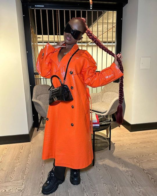 Singer Gyakie flaunts her Ghc 27k Balenciaga handbag in new pictures