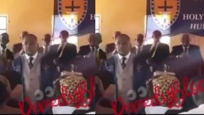 Pastor mysteriously dies in front of his congregation in the middle of a sermon