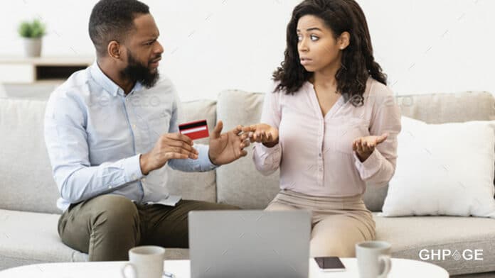 Man-and-woman-with-credit-card