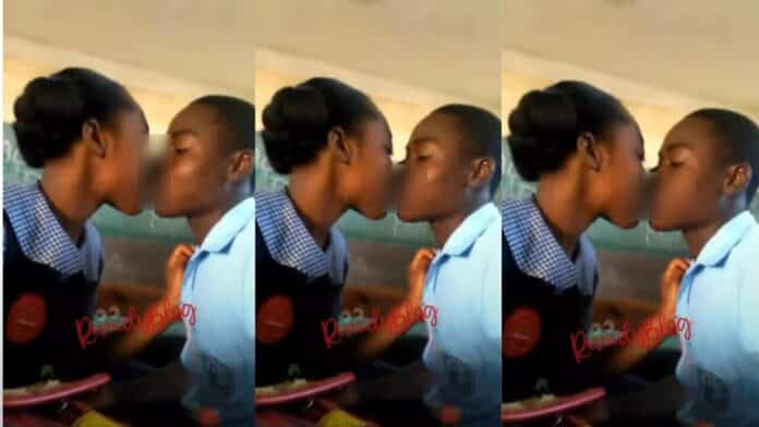Two SHS final-year students filmed getting intimate in class - Video (1) Two SHS final-year students filmed getting intimate in class - Video