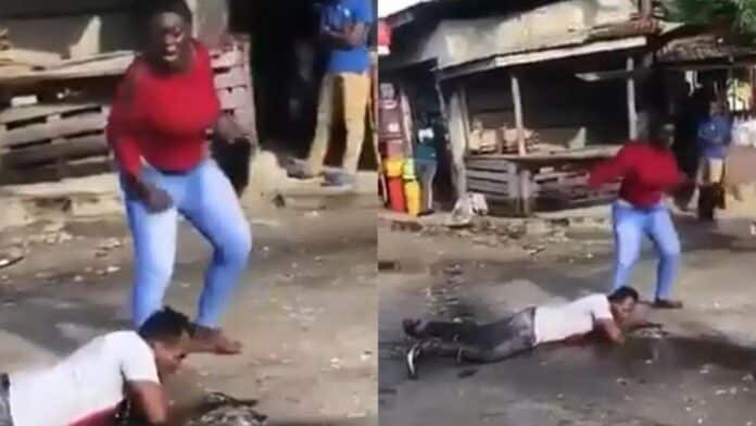 Man publicly cries and rolls on the floor as he begs his girlfriend not to leave him - Video