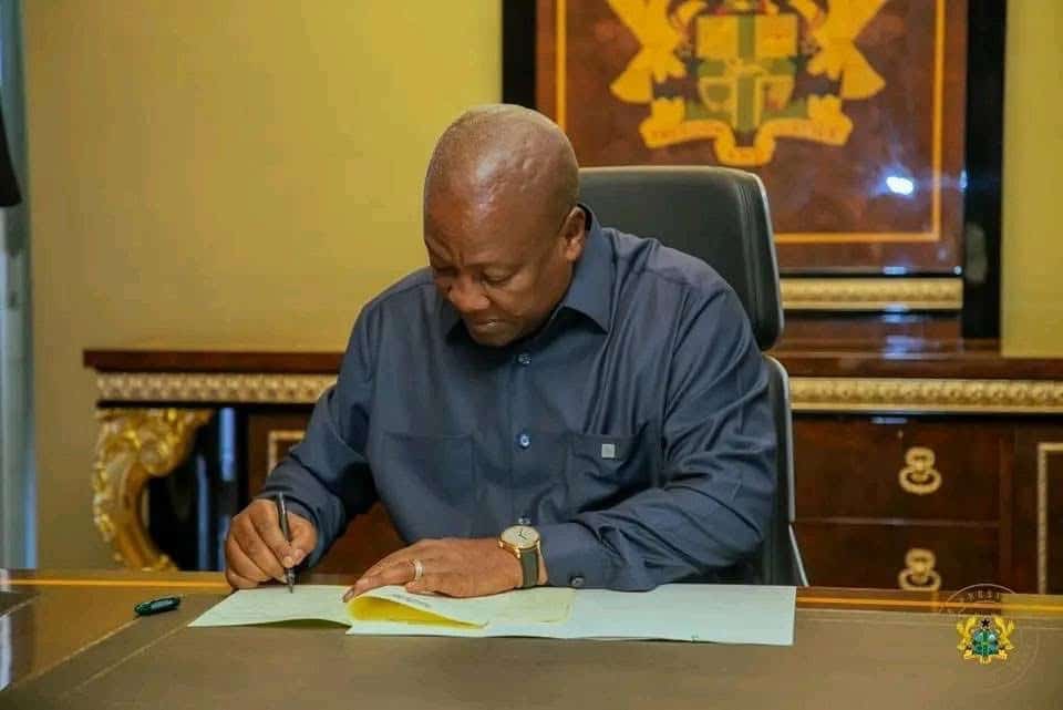 Mahama accenting to e- levy bill - GhPage